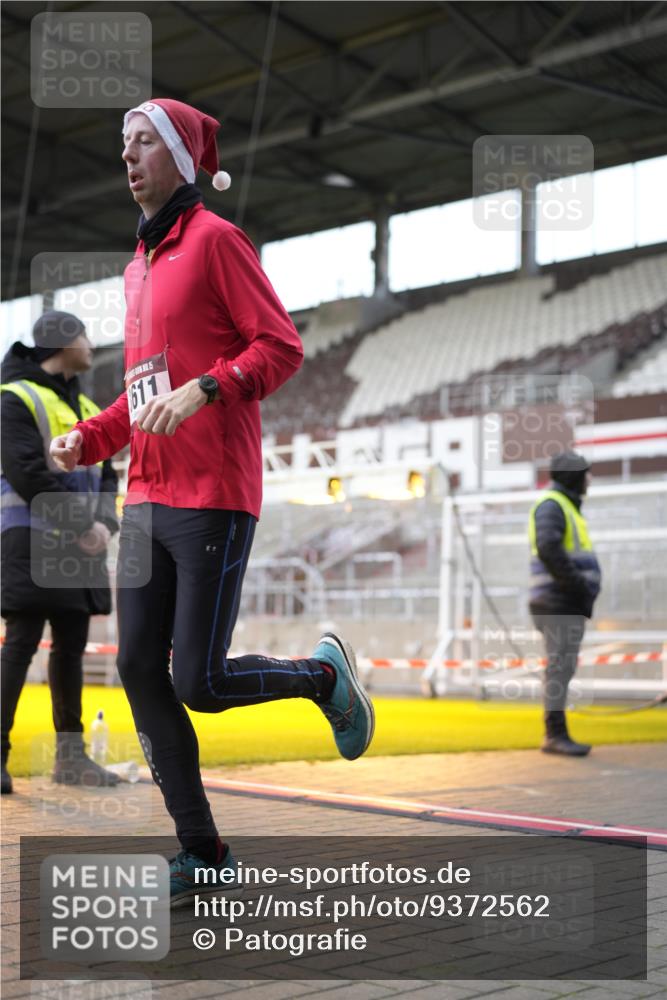07.12.2025 - St. Pauli X-Mass-Run No. 15 Patografie http://msf.ph/oto/9372562 07.12.2025 11:55:23 Ziel 1448, 1720, 1835, 2671, 3611, 3991 meine-sportfotos.de