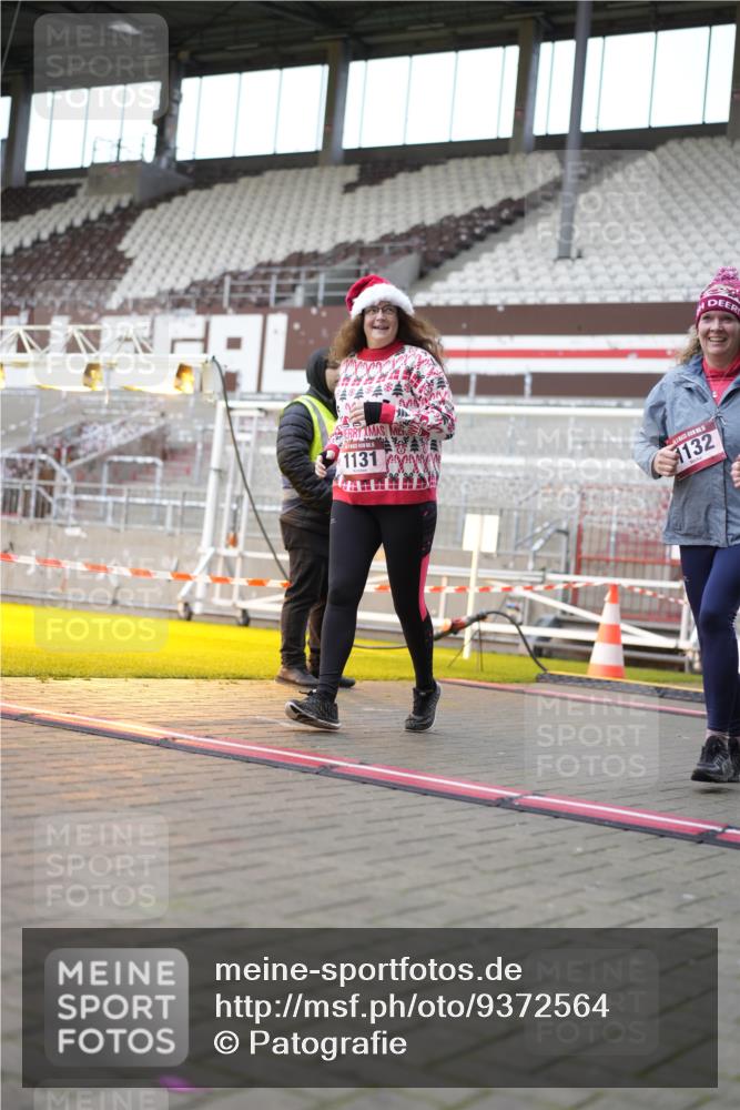 07.12.2025 - St. Pauli X-Mass-Run No. 15 Patografie http://msf.ph/oto/9372564 07.12.2025 11:55:29 Ziel 1131, 1132, 1535, 1835, 3611, 4013, 4785 meine-sportfotos.de