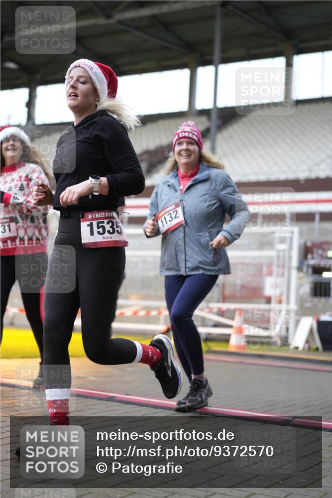 07.12.2025 - St. Pauli X-Mass-Run No. 15 Patografie http://msf.ph/oto/9372570 07.12.2025 11:55:30 Ziel 299, 1131, 1132, 1535, 1835, 3611, 4013, 4785 meine-sportfotos.de