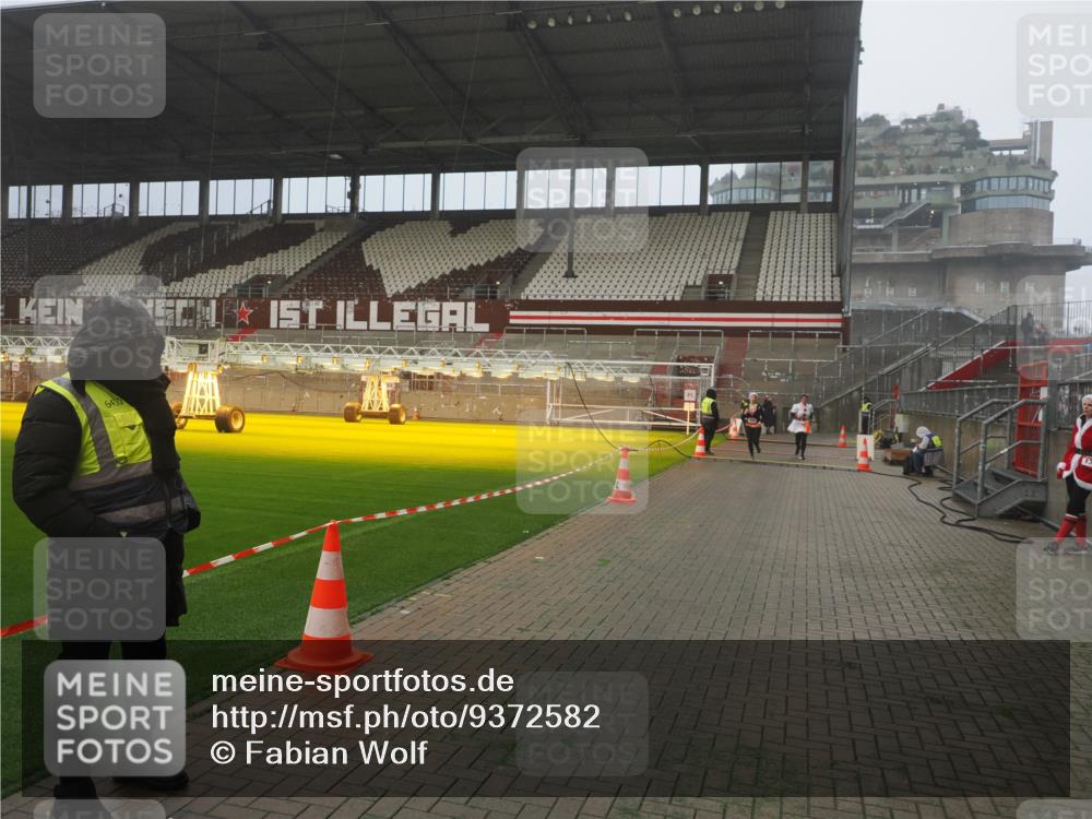 07.12.2025 - St. Pauli X-Mass-Run No. 15 Fabian Wolf http://msf.ph/oto/9372582 07.12.2025 10:10:40 Ziel 550, 964, 1571, 1768, 4885 meine-sportfotos.de