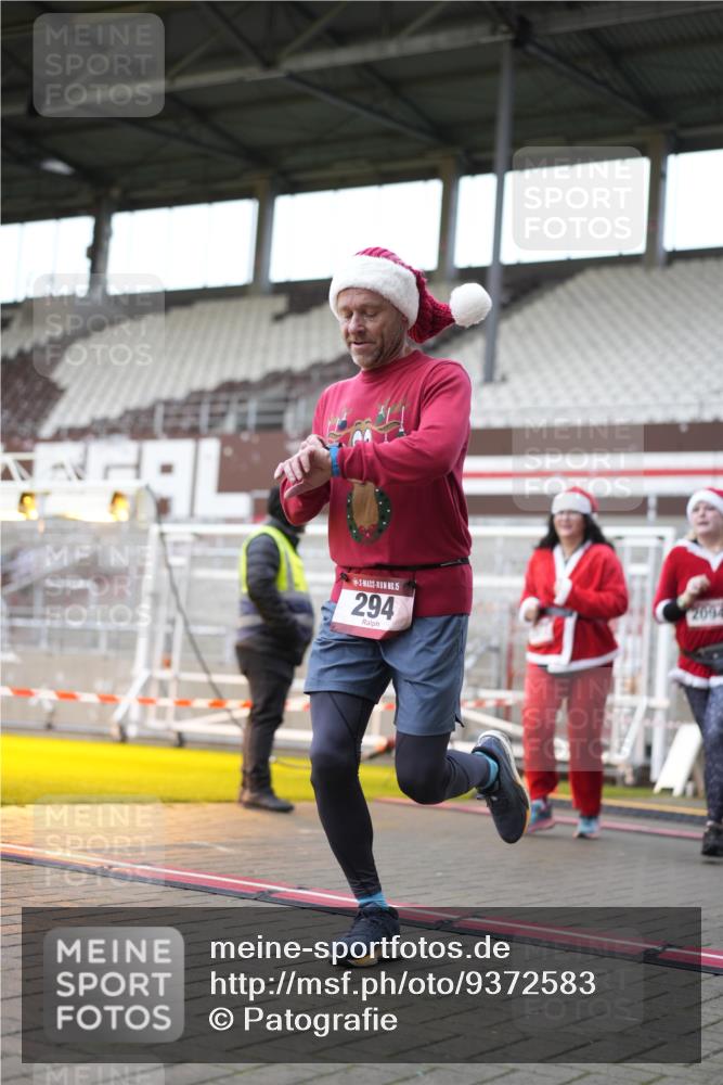07.12.2025 - St. Pauli X-Mass-Run No. 15 Patografie http://msf.ph/oto/9372583 07.12.2025 11:55:49 Ziel 294, 299, 1042, 2077, 2094 meine-sportfotos.de