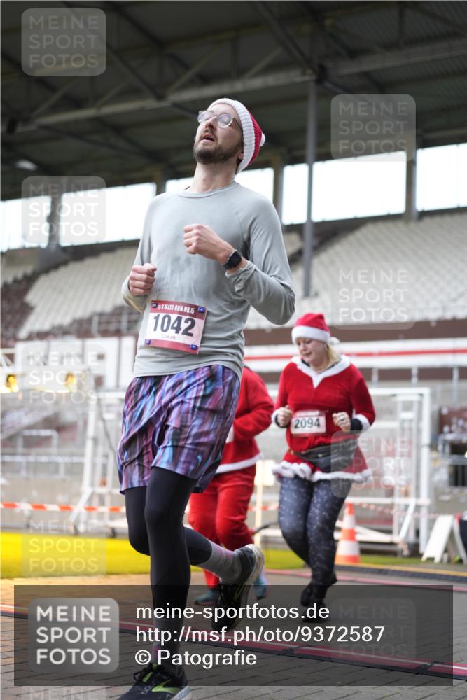 07.12.2025 - St. Pauli X-Mass-Run No. 15 Patografie http://msf.ph/oto/9372587 07.12.2025 11:55:50 Ziel 294, 299, 1042, 2077, 2094 meine-sportfotos.de