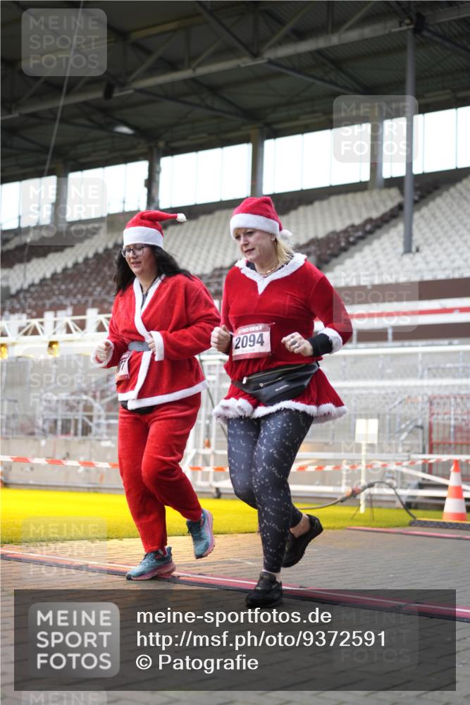 07.12.2025 - St. Pauli X-Mass-Run No. 15 Patografie http://msf.ph/oto/9372591 07.12.2025 11:55:51 Ziel 294, 1042, 2077, 2094, 3802 meine-sportfotos.de