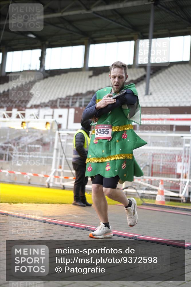 07.12.2025 - St. Pauli X-Mass-Run No. 15 Patografie http://msf.ph/oto/9372598 07.12.2025 11:55:59 Ziel 294, 1030, 1042, 2077, 2094, 2455, 3499, 3502, 3802 meine-sportfotos.de