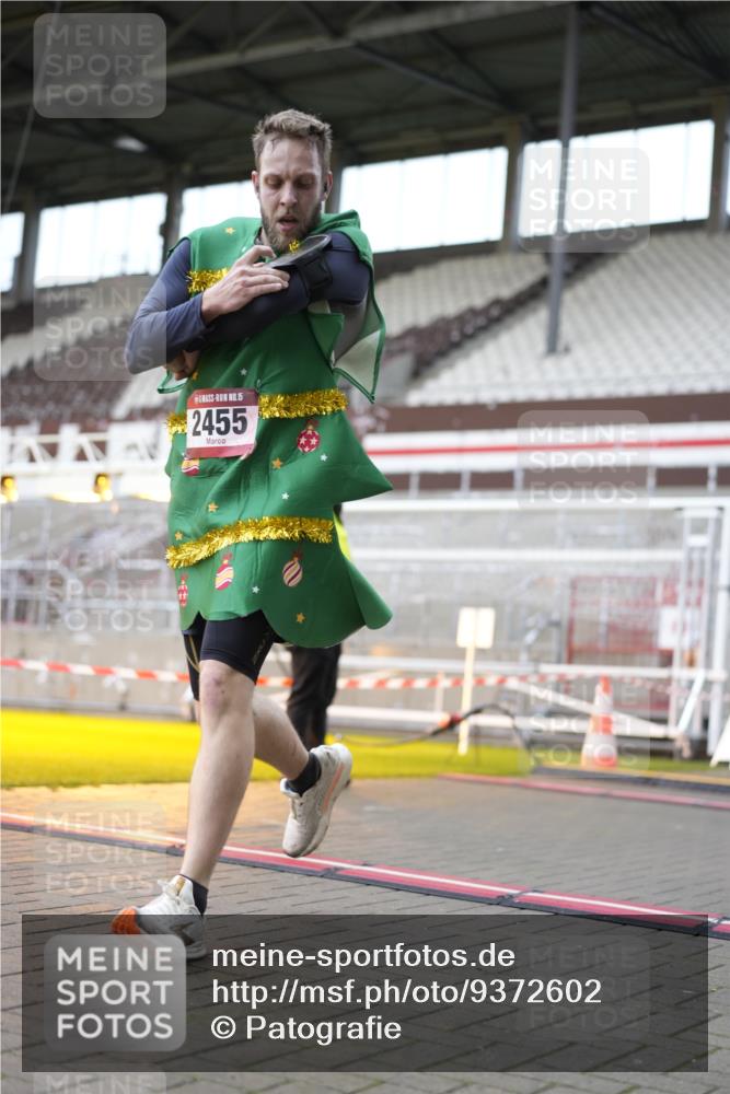 07.12.2025 - St. Pauli X-Mass-Run No. 15 Patografie http://msf.ph/oto/9372602 07.12.2025 11:55:59 Ziel 294, 1030, 1042, 2077, 2094, 2455, 3499, 3502, 3802 meine-sportfotos.de