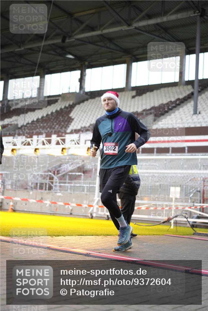 07.12.2025 - St. Pauli X-Mass-Run No. 15 Patografie http://msf.ph/oto/9372604 07.12.2025 11:56:02 Ziel 294, 1030, 1042, 1144, 2077, 2094, 2455, 3499, 3502, 3802 meine-sportfotos.de