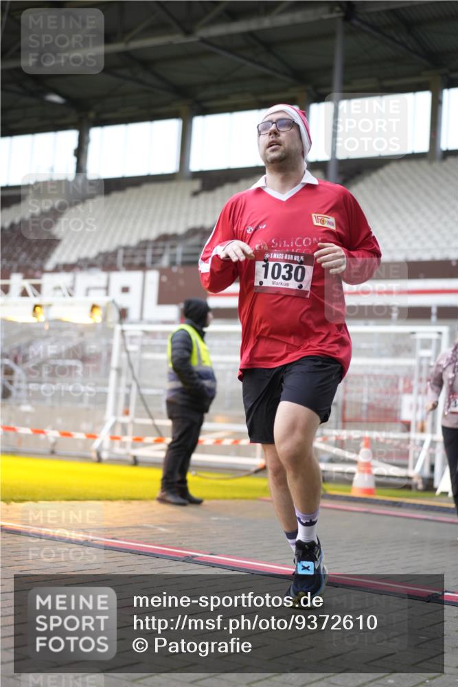 07.12.2025 - St. Pauli X-Mass-Run No. 15 Patografie http://msf.ph/oto/9372610 07.12.2025 11:56:04 Ziel 294, 1030, 1042, 1144, 2077, 2094, 2455, 3499, 3502, 3802 meine-sportfotos.de