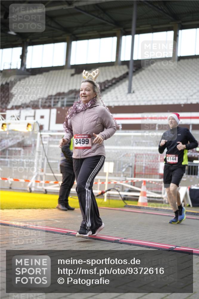 07.12.2025 - St. Pauli X-Mass-Run No. 15 Patografie http://msf.ph/oto/9372616 07.12.2025 11:56:05 Ziel 1030, 1042, 1144, 2077, 2094, 2455, 3499, 3502, 3802 meine-sportfotos.de