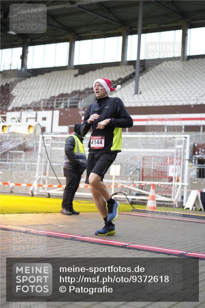 07.12.2025 - St. Pauli X-Mass-Run No. 15 Patografie http://msf.ph/oto/9372618 07.12.2025 11:56:06 Ziel 1030, 1144, 2455, 3499, 3502, 3802 meine-sportfotos.de