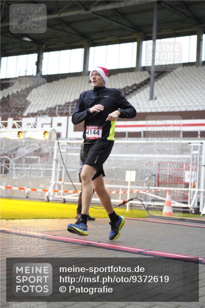 07.12.2025 - St. Pauli X-Mass-Run No. 15 Patografie http://msf.ph/oto/9372619 07.12.2025 11:56:06 Ziel 1030, 1144, 2455, 3499, 3502, 3802 meine-sportfotos.de