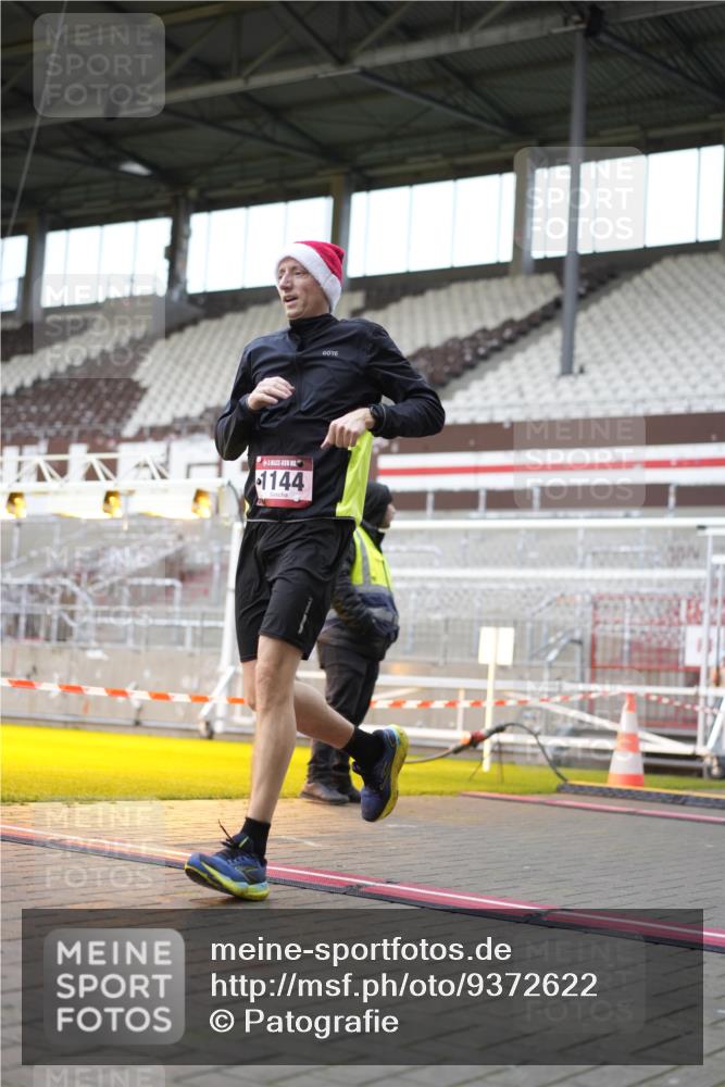 07.12.2025 - St. Pauli X-Mass-Run No. 15 Patografie http://msf.ph/oto/9372622 07.12.2025 11:56:06 Ziel 1030, 1144, 2455, 3499, 3502, 3802 meine-sportfotos.de