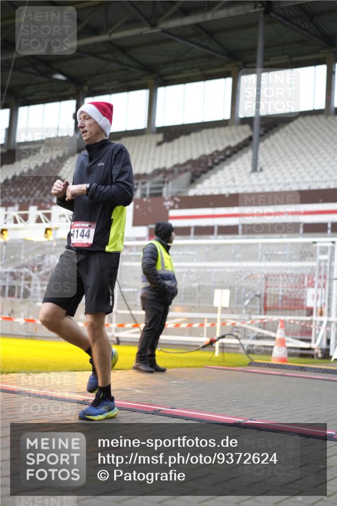 07.12.2025 - St. Pauli X-Mass-Run No. 15 Patografie http://msf.ph/oto/9372624 07.12.2025 11:56:06 Ziel 1030, 1144, 2455, 3499, 3502, 3802 meine-sportfotos.de