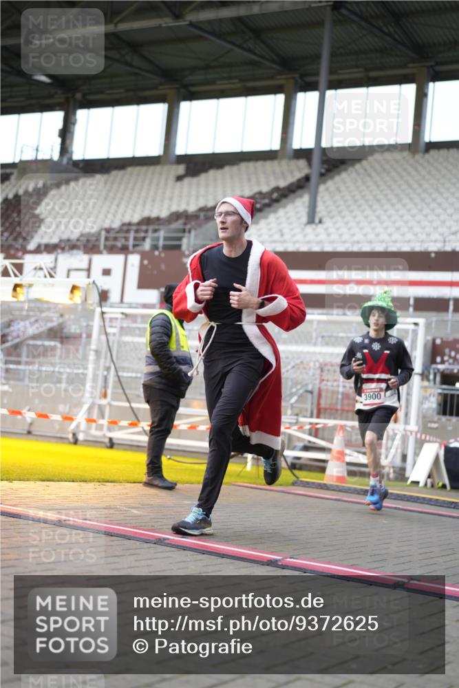 07.12.2025 - St. Pauli X-Mass-Run No. 15 Patografie http://msf.ph/oto/9372625 07.12.2025 11:56:17 Ziel 1030, 1088, 1144, 3496, 3498, 3499, 3502, 3511, 3900 meine-sportfotos.de