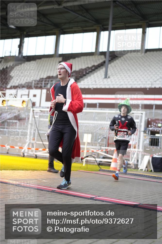 07.12.2025 - St. Pauli X-Mass-Run No. 15 Patografie http://msf.ph/oto/9372627 07.12.2025 11:56:17 Ziel 1030, 1088, 1144, 3496, 3498, 3499, 3502, 3511, 3900 meine-sportfotos.de