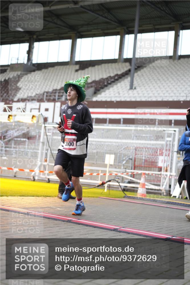 07.12.2025 - St. Pauli X-Mass-Run No. 15 Patografie http://msf.ph/oto/9372629 07.12.2025 11:56:18 Ziel 1030, 1088, 1144, 3496, 3498, 3499, 3511, 3900 meine-sportfotos.de