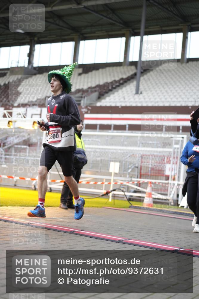 07.12.2025 - St. Pauli X-Mass-Run No. 15 Patografie http://msf.ph/oto/9372631 07.12.2025 11:56:19 Ziel 1030, 1088, 1144, 3496, 3498, 3499, 3511, 3900 meine-sportfotos.de