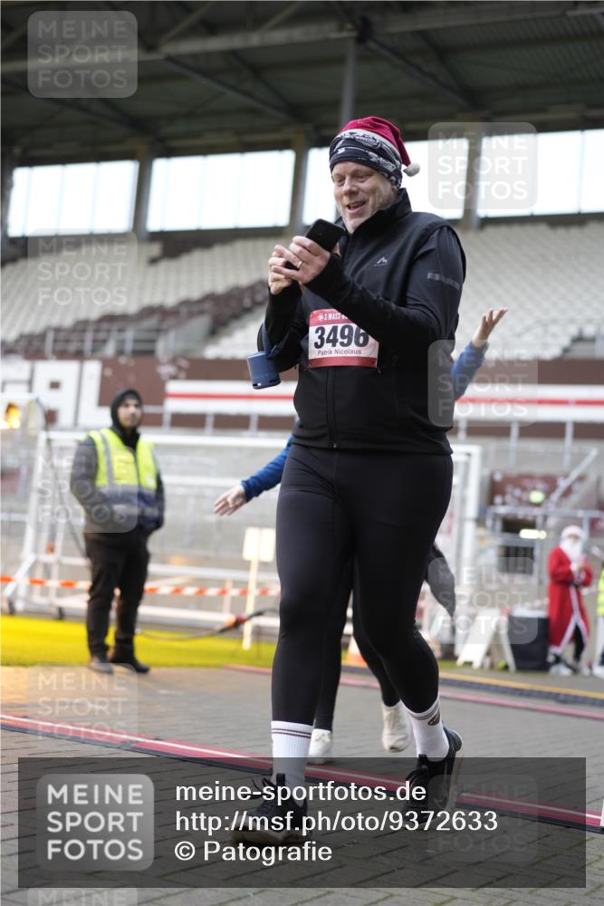 07.12.2025 - St. Pauli X-Mass-Run No. 15 Patografie http://msf.ph/oto/9372633 07.12.2025 11:56:20 Ziel 1088, 1144, 3496, 3498, 3511, 3900 meine-sportfotos.de