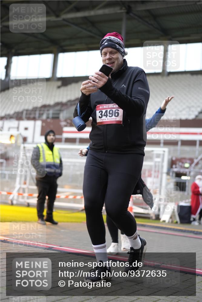 07.12.2025 - St. Pauli X-Mass-Run No. 15 Patografie http://msf.ph/oto/9372635 07.12.2025 11:56:20 Ziel 1088, 1144, 3496, 3498, 3511, 3900 meine-sportfotos.de