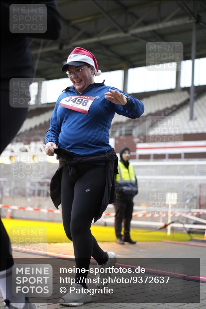 07.12.2025 - St. Pauli X-Mass-Run No. 15 Patografie http://msf.ph/oto/9372637 07.12.2025 11:56:21 Ziel 1088, 1144, 3496, 3498, 3511, 3900 meine-sportfotos.de