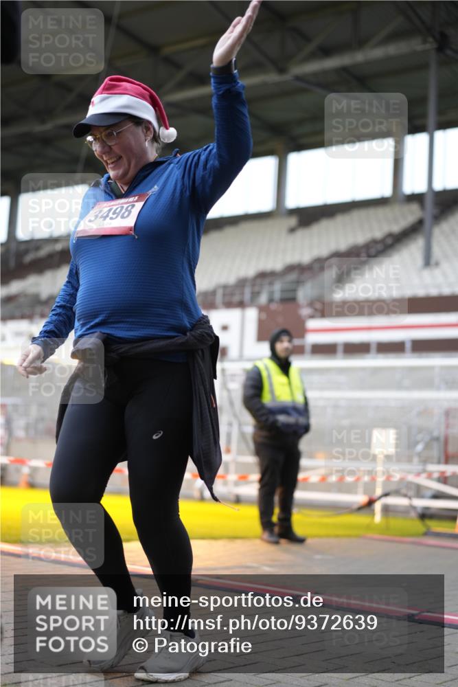 07.12.2025 - St. Pauli X-Mass-Run No. 15 Patografie http://msf.ph/oto/9372639 07.12.2025 11:56:21 Ziel 1088, 1144, 3496, 3498, 3511, 3900 meine-sportfotos.de