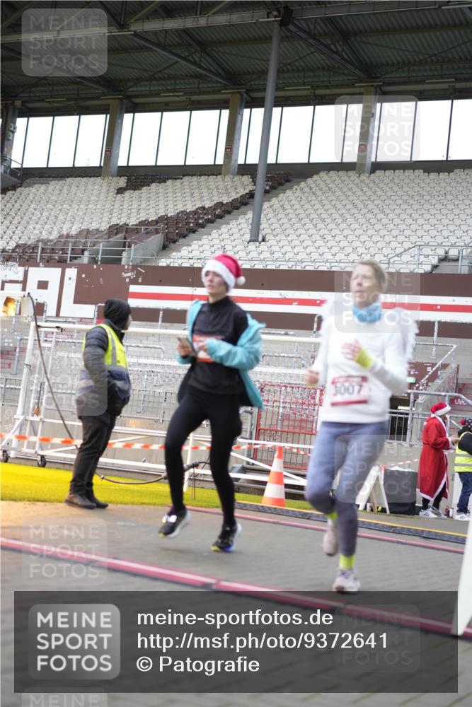 07.12.2025 - St. Pauli X-Mass-Run No. 15 Patografie http://msf.ph/oto/9372641 07.12.2025 11:56:27 Ziel 1088, 3007, 3433, 3496, 3498, 3511, 3900 meine-sportfotos.de
