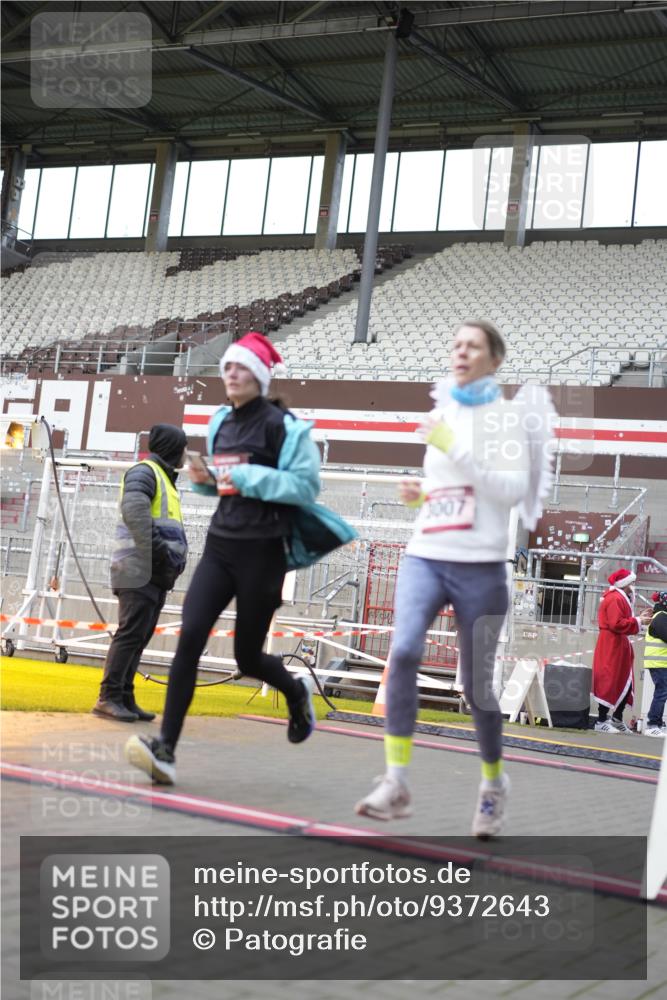 07.12.2025 - St. Pauli X-Mass-Run No. 15 Patografie http://msf.ph/oto/9372643 07.12.2025 11:56:27 Ziel 1088, 3007, 3433, 3496, 3498, 3511, 3900 meine-sportfotos.de