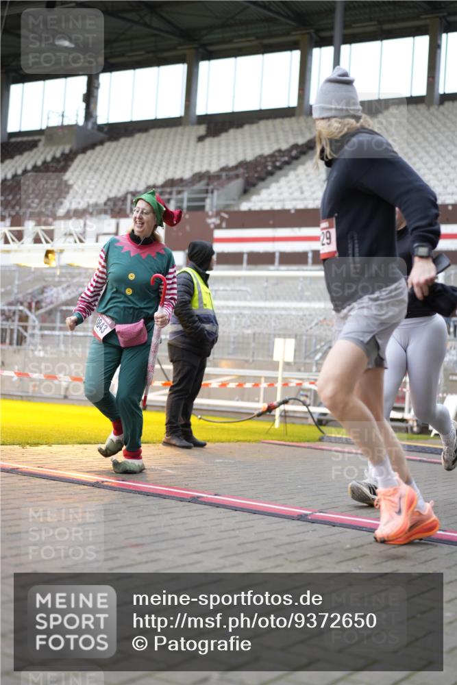 07.12.2025 - St. Pauli X-Mass-Run No. 15 Patografie http://msf.ph/oto/9372650 07.12.2025 11:56:33 Ziel 1088, 2929, 2932, 3007, 3433, 3496, 3498, 3511, 3842, 3843, 3844, 3900 meine-sportfotos.de