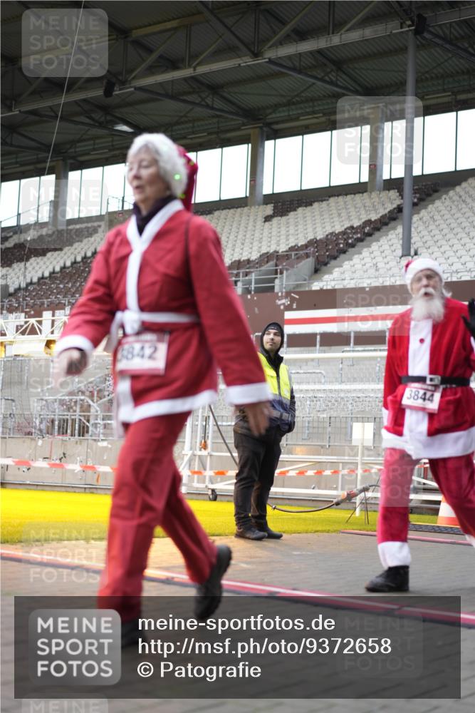 07.12.2025 - St. Pauli X-Mass-Run No. 15 Patografie http://msf.ph/oto/9372658 07.12.2025 11:56:36 Ziel 2596, 2598, 2599, 2929, 2932, 3007, 3433, 3842, 3843, 3844 meine-sportfotos.de