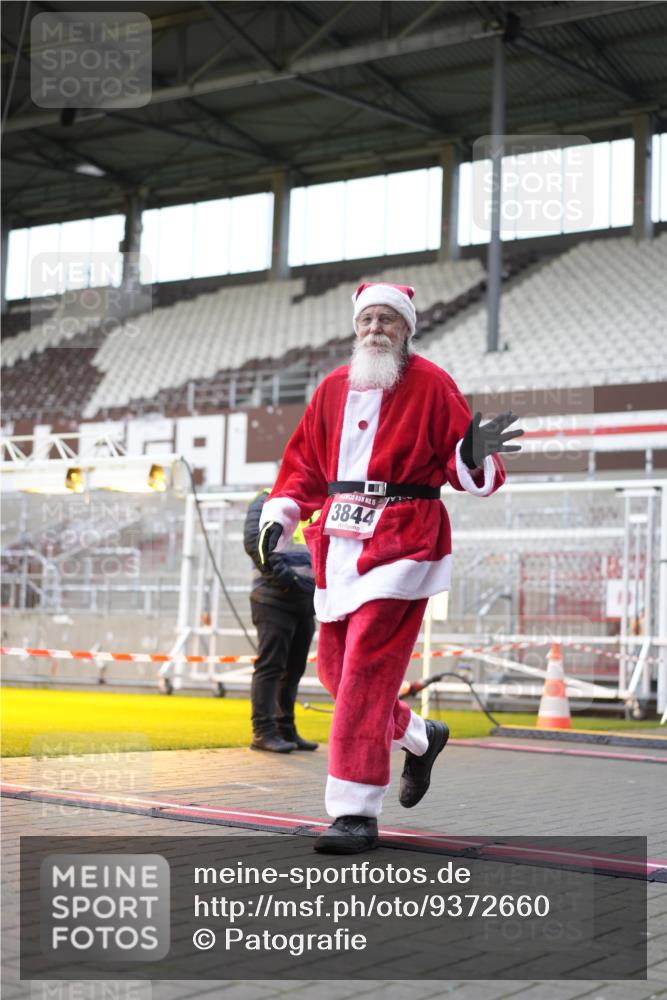 07.12.2025 - St. Pauli X-Mass-Run No. 15 Patografie http://msf.ph/oto/9372660 07.12.2025 11:56:37 Ziel 2596, 2598, 2599, 2929, 2932, 3007, 3433, 3842, 3843, 3844, 4172, 4174 meine-sportfotos.de
