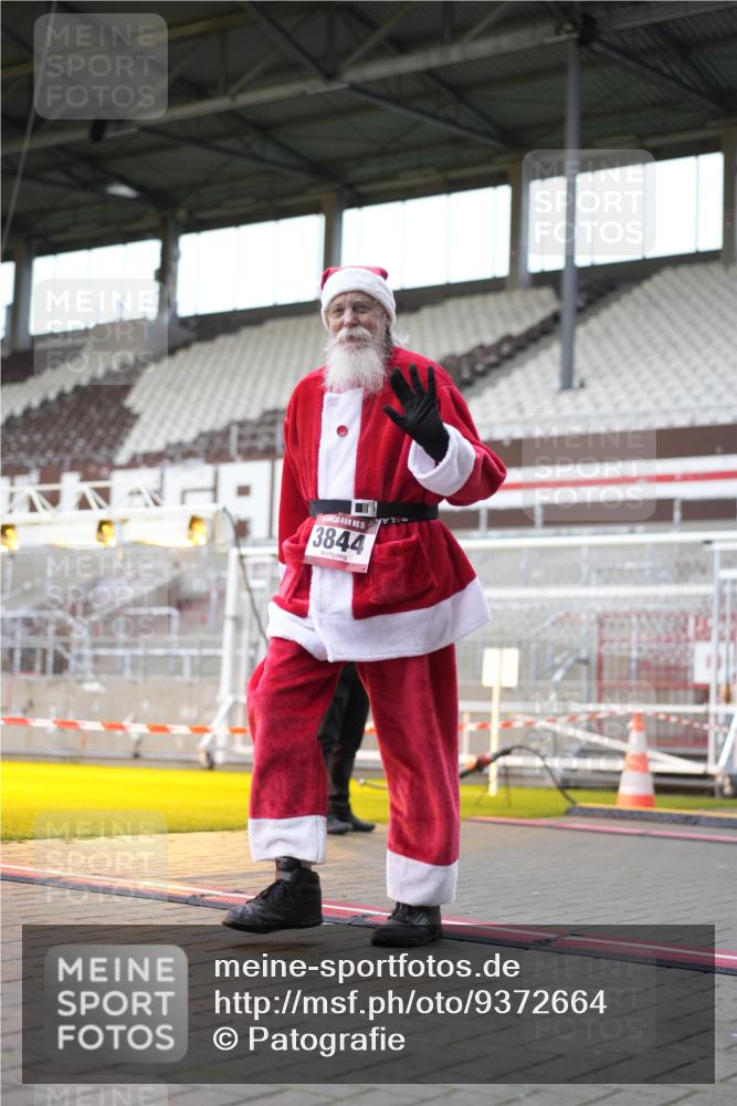 07.12.2025 - St. Pauli X-Mass-Run No. 15 Patografie http://msf.ph/oto/9372664 07.12.2025 11:56:37 Ziel 2596, 2598, 2599, 2929, 2932, 3007, 3433, 3842, 3843, 3844, 4172, 4174 meine-sportfotos.de