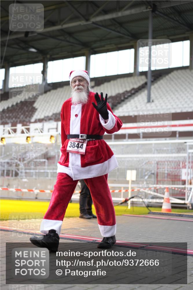 07.12.2025 - St. Pauli X-Mass-Run No. 15 Patografie http://msf.ph/oto/9372666 07.12.2025 11:56:37 Ziel 2596, 2598, 2599, 2929, 2932, 3007, 3433, 3842, 3843, 3844, 4172, 4174 meine-sportfotos.de