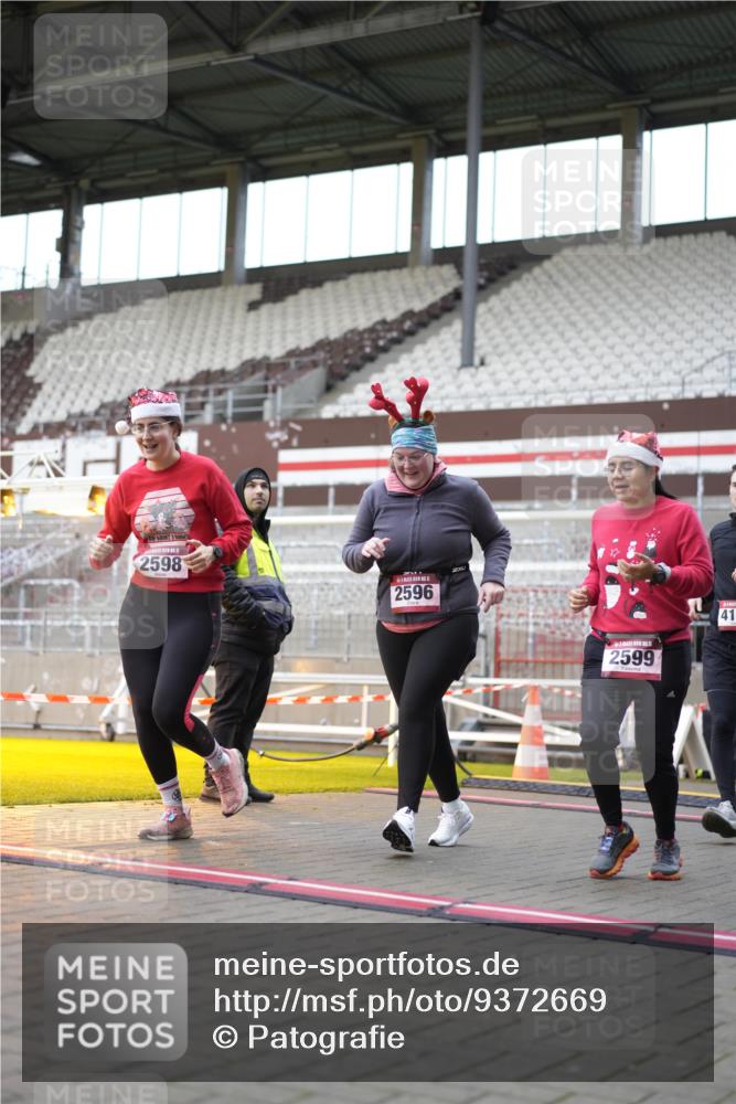 07.12.2025 - St. Pauli X-Mass-Run No. 15 Patografie http://msf.ph/oto/9372669 07.12.2025 11:56:41 Ziel 2596, 2598, 2599, 2824, 2929, 2932, 3007, 3433, 3459, 3842, 3843, 3844, 4172, 4174 meine-sportfotos.de