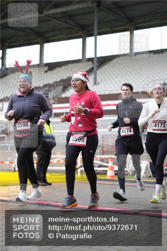 07.12.2025 - St. Pauli X-Mass-Run No. 15 Patografie http://msf.ph/oto/9372671 07.12.2025 11:56:42 Ziel 2596, 2598, 2599, 2824, 2929, 2932, 3007, 3433, 3459, 3842, 3843, 3844, 4172, 4174 meine-sportfotos.de