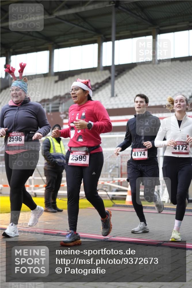 07.12.2025 - St. Pauli X-Mass-Run No. 15 Patografie http://msf.ph/oto/9372673 07.12.2025 11:56:42 Ziel 2596, 2598, 2599, 2824, 2929, 2932, 3007, 3433, 3459, 3842, 3843, 3844, 4172, 4174 meine-sportfotos.de