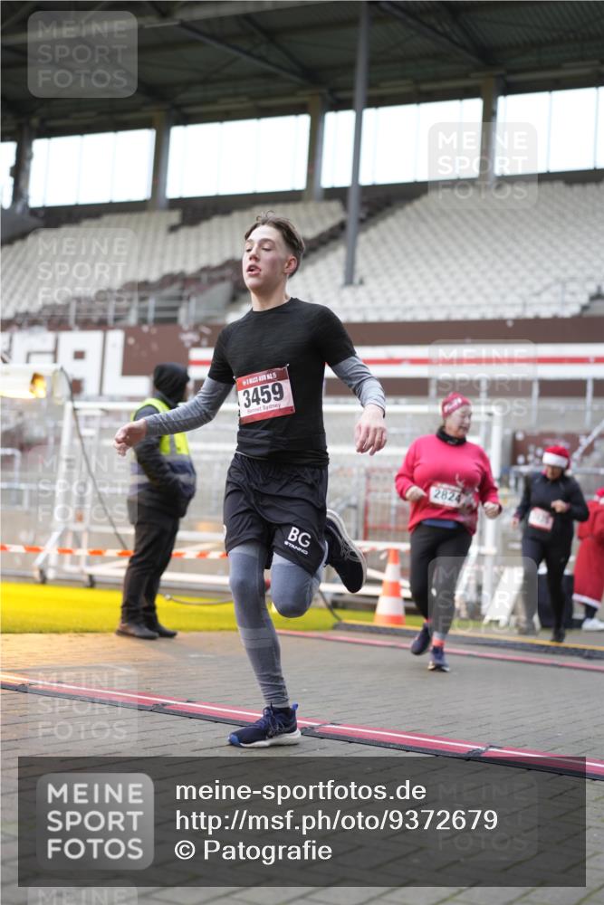 07.12.2025 - St. Pauli X-Mass-Run No. 15 Patografie http://msf.ph/oto/9372679 07.12.2025 11:56:45 Ziel 2596, 2598, 2599, 2824, 2825, 2826, 2929, 2932, 3459, 3842, 3843, 3844, 4172, 4174 meine-sportfotos.de