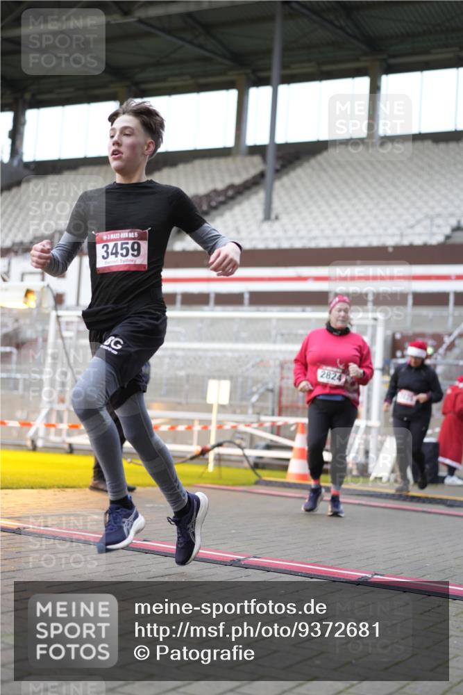 07.12.2025 - St. Pauli X-Mass-Run No. 15 Patografie http://msf.ph/oto/9372681 07.12.2025 11:56:45 Ziel 2596, 2598, 2599, 2824, 2825, 2826, 2929, 2932, 3459, 3842, 3843, 3844, 4172, 4174 meine-sportfotos.de
