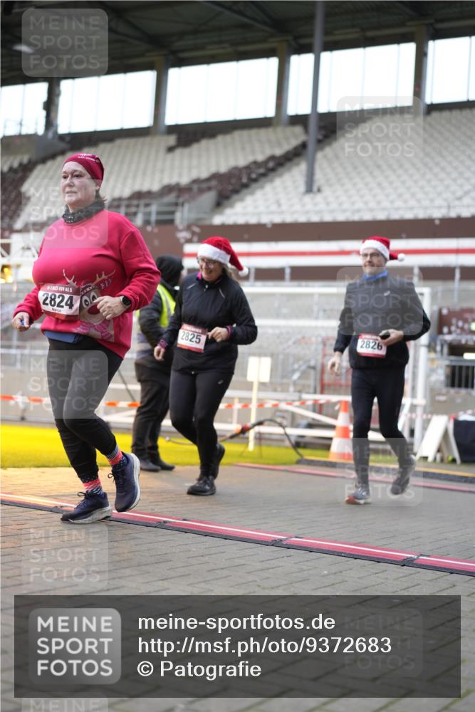07.12.2025 - St. Pauli X-Mass-Run No. 15 Patografie http://msf.ph/oto/9372683 07.12.2025 11:56:47 Ziel 2596, 2598, 2599, 2824, 2825, 2826, 2929, 2932, 3383, 3459, 3842, 3843, 3844, 4172, 4174 meine-sportfotos.de
