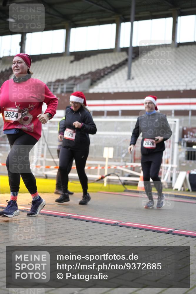 07.12.2025 - St. Pauli X-Mass-Run No. 15 Patografie http://msf.ph/oto/9372685 07.12.2025 11:56:48 Ziel 2596, 2598, 2599, 2824, 2825, 2826, 2929, 2932, 3383, 3459, 3842, 3843, 3844, 4172, 4174 meine-sportfotos.de