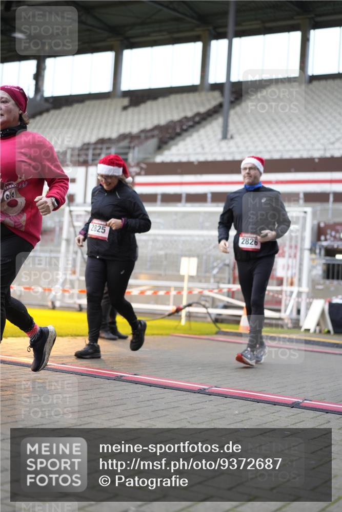 07.12.2025 - St. Pauli X-Mass-Run No. 15 Patografie http://msf.ph/oto/9372687 07.12.2025 11:56:48 Ziel 2596, 2598, 2599, 2824, 2825, 2826, 2929, 2932, 3383, 3459, 3842, 3843, 3844, 4172, 4174 meine-sportfotos.de