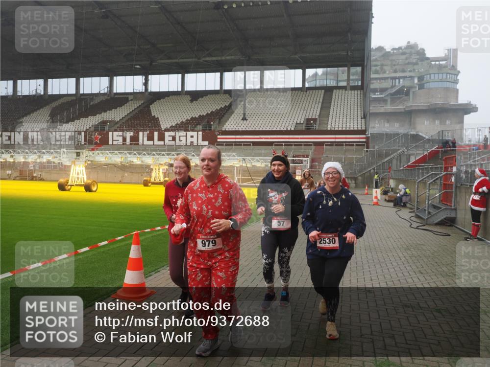 07.12.2025 - St. Pauli X-Mass-Run No. 15 Fabian Wolf http://msf.ph/oto/9372688 07.12.2025 10:11:00 Ziel 57, 979, 983, 1148, 1149, 1150, 1426, 1929, 1935, 2530 meine-sportfotos.de