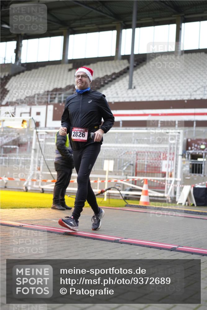 07.12.2025 - St. Pauli X-Mass-Run No. 15 Patografie http://msf.ph/oto/9372689 07.12.2025 11:56:48 Ziel 2596, 2598, 2599, 2824, 2825, 2826, 2929, 2932, 3383, 3459, 3842, 3843, 3844, 4172, 4174 meine-sportfotos.de