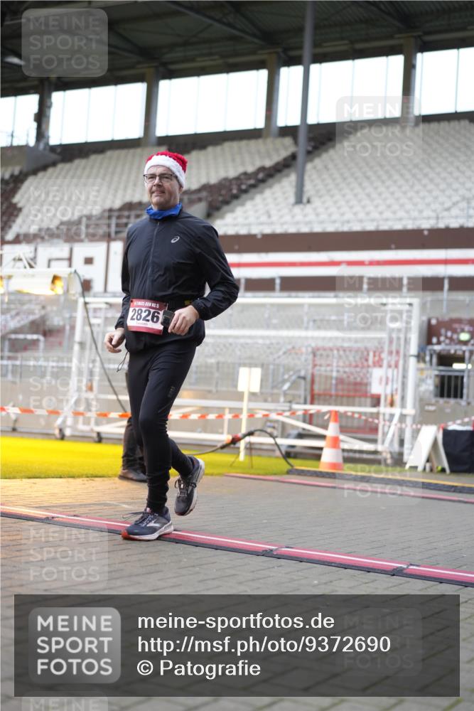 07.12.2025 - St. Pauli X-Mass-Run No. 15 Patografie http://msf.ph/oto/9372690 07.12.2025 11:56:49 Ziel 1271, 2596, 2598, 2599, 2824, 2825, 2826, 2932, 3383, 3459, 3842, 3844, 4172, 4174 meine-sportfotos.de