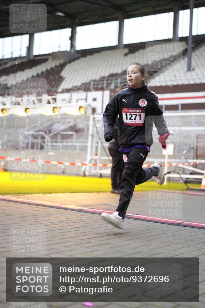 07.12.2025 - St. Pauli X-Mass-Run No. 15 Patografie http://msf.ph/oto/9372696 07.12.2025 11:56:54 Ziel 722, 1271, 2596, 2598, 2599, 2824, 2825, 2826, 3383, 3459, 4172, 4174 meine-sportfotos.de