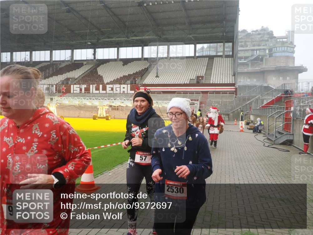 07.12.2025 - St. Pauli X-Mass-Run No. 15 Fabian Wolf http://msf.ph/oto/9372697 07.12.2025 10:11:01 Ziel 57, 979, 983, 1148, 1149, 1150, 1426, 1929, 1935, 2530 meine-sportfotos.de