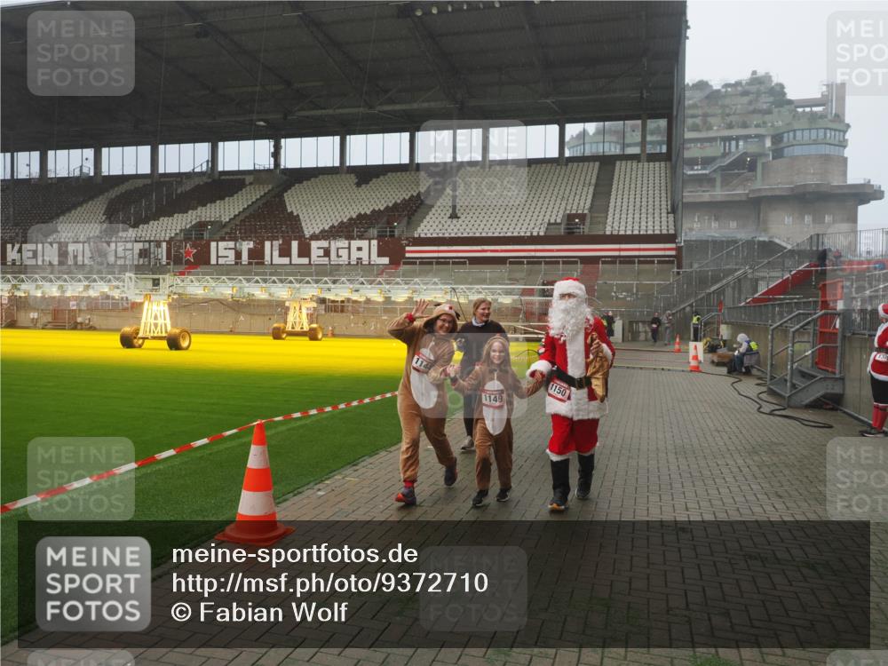 07.12.2025 - St. Pauli X-Mass-Run No. 15 Fabian Wolf http://msf.ph/oto/9372710 07.12.2025 10:11:03 Ziel 57, 979, 983, 1148, 1149, 1150, 1426, 1929, 1935, 2530 meine-sportfotos.de
