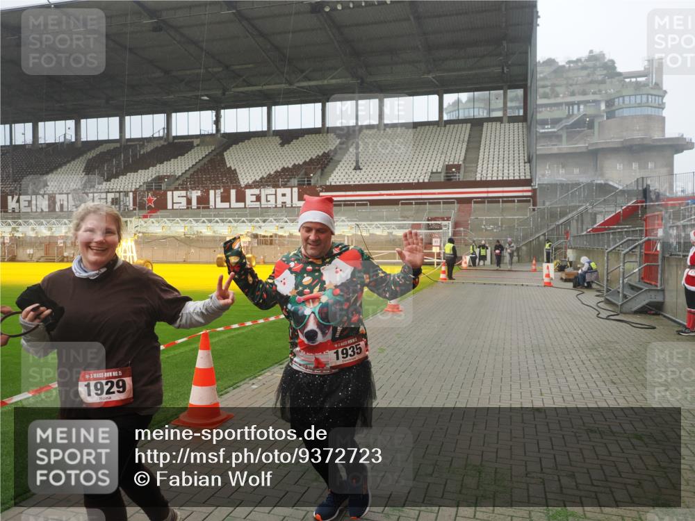 07.12.2025 - St. Pauli X-Mass-Run No. 15 Fabian Wolf http://msf.ph/oto/9372723 07.12.2025 10:11:06 Ziel 57, 979, 983, 1148, 1149, 1150, 1426, 1929, 1935, 2530 meine-sportfotos.de