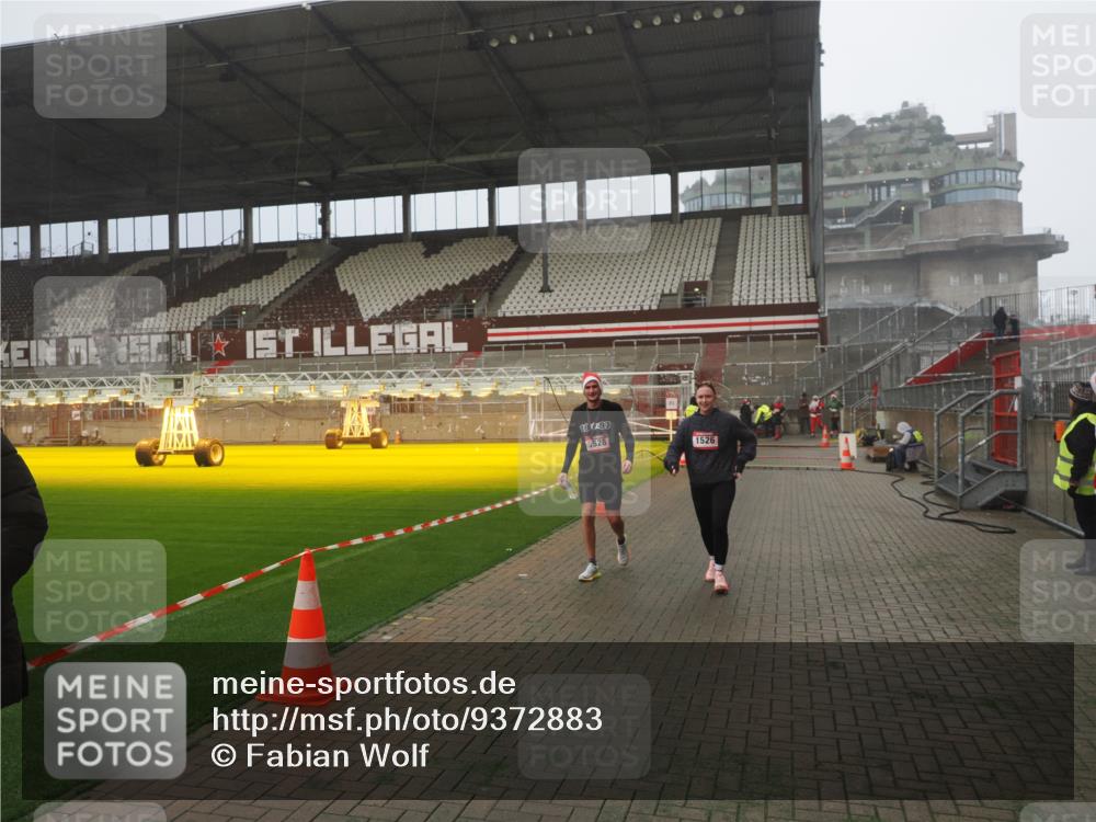 07.12.2025 - St. Pauli X-Mass-Run No. 15 Fabian Wolf http://msf.ph/oto/9372883 07.12.2025 10:12:11 Ziel 756, 1389, 1526, 1833, 2177, 3870, 4658 meine-sportfotos.de
