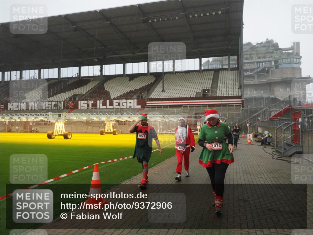 07.12.2025 - St. Pauli X-Mass-Run No. 15 Fabian Wolf http://msf.ph/oto/9372906 07.12.2025 10:12:29 Ziel 1070, 1072, 1074, 1077, 2758, 2760, 2770, 3585 meine-sportfotos.de