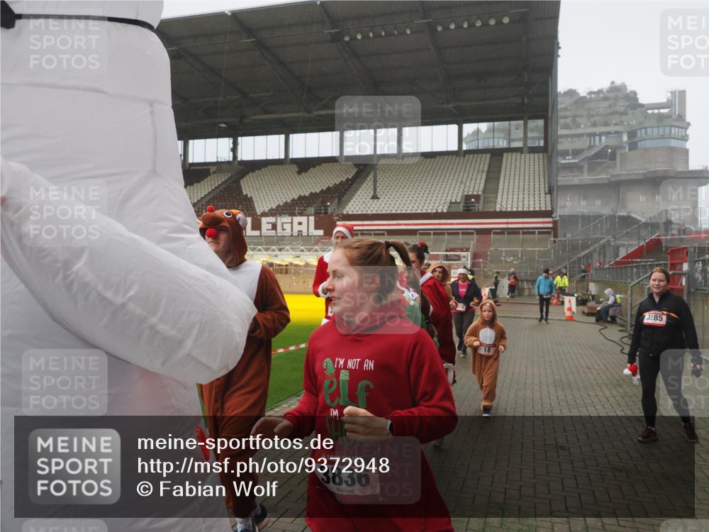 07.12.2025 - St. Pauli X-Mass-Run No. 15 Fabian Wolf http://msf.ph/oto/9372948 07.12.2025 10:12:47 Ziel 9, 18, 938, 2770, 3040, 3428, 3514, 3551, 3557, 3585, 3799, 3834, 3836 meine-sportfotos.de