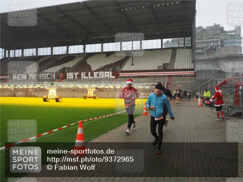 07.12.2025 - St. Pauli X-Mass-Run No. 15 Fabian Wolf http://msf.ph/oto/9372965 07.12.2025 10:12:56 Ziel 9, 18, 80, 938, 1397, 2687, 3040, 3428, 3514, 3551, 3557, 3799, 3834, 3836, 4487 meine-sportfotos.de